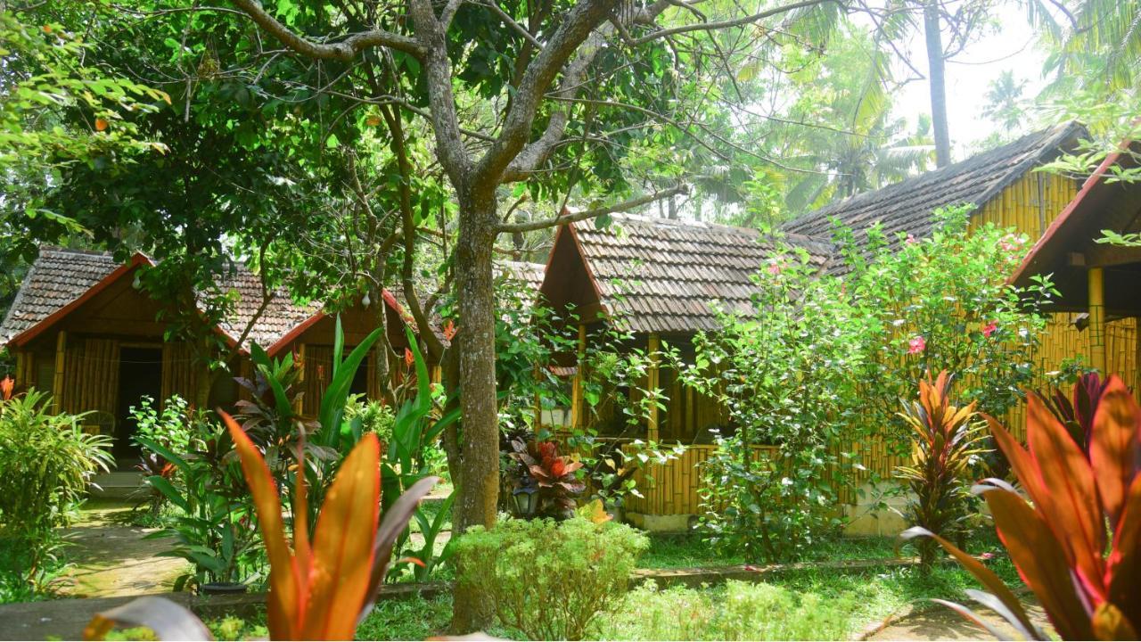 Savithri Inn Cottage Varkala Exterior photo