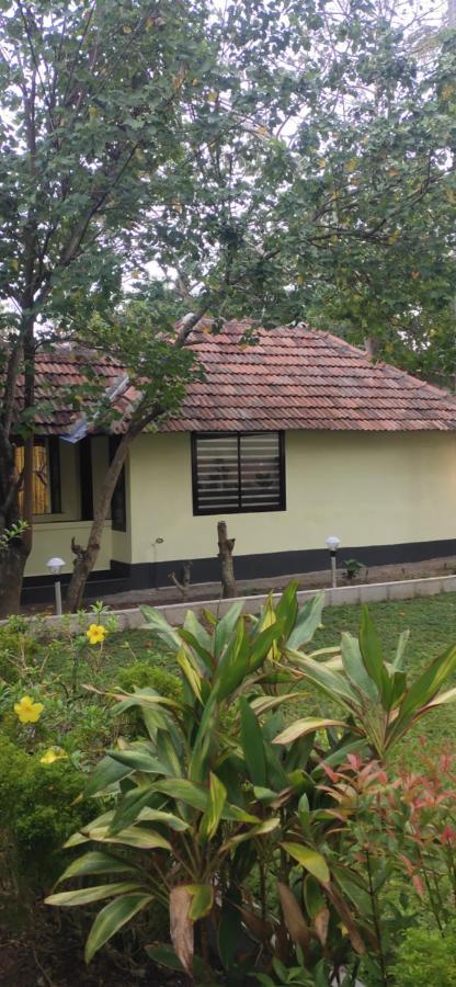 Savithri Inn Cottage Varkala Exterior photo