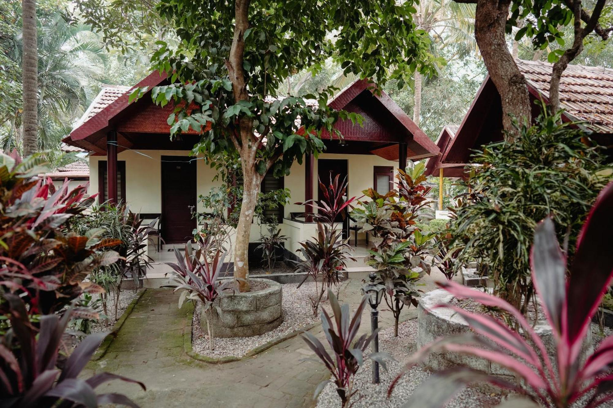 Savithri Inn Cottage Varkala Exterior photo