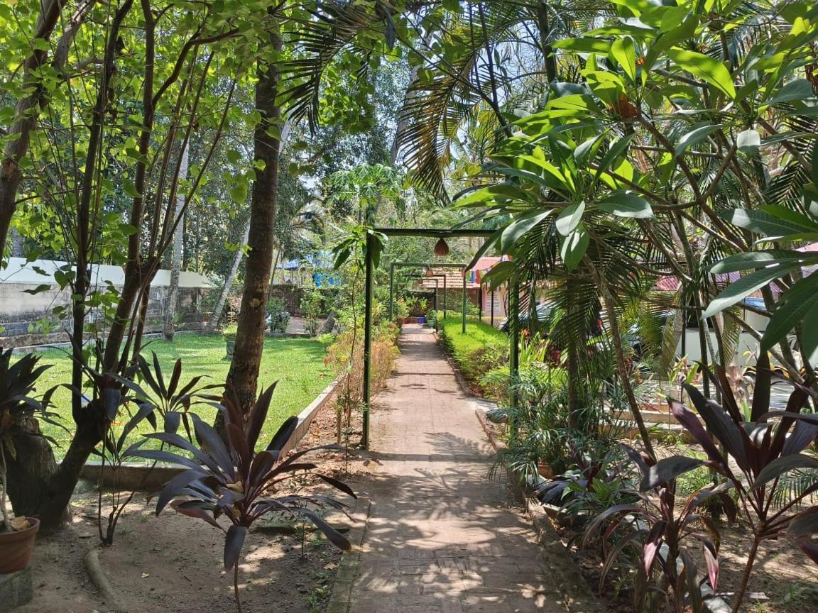 Savithri Inn Cottage Varkala Exterior photo